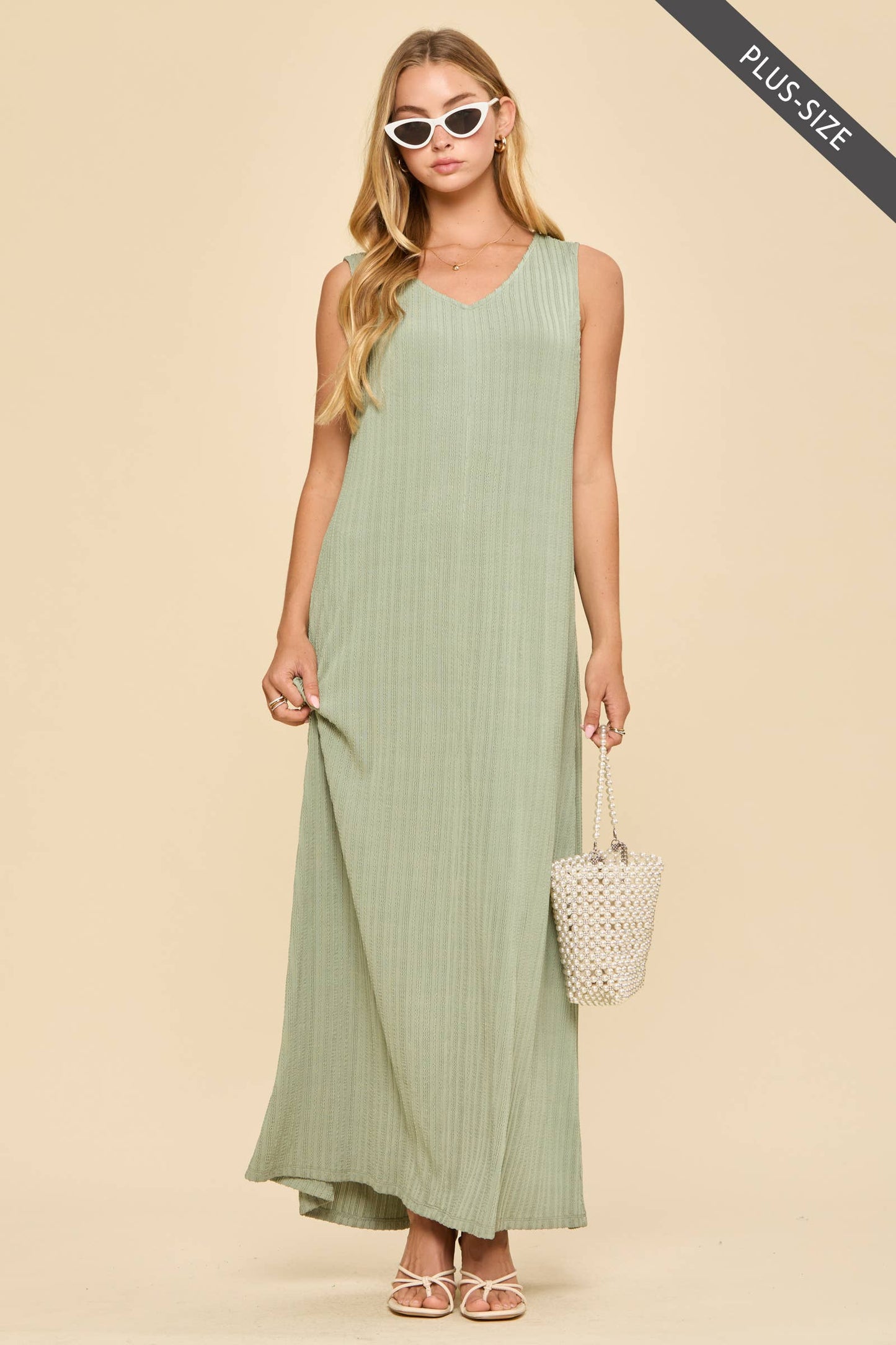 Curvy Textured V-Neck Maxi Dress