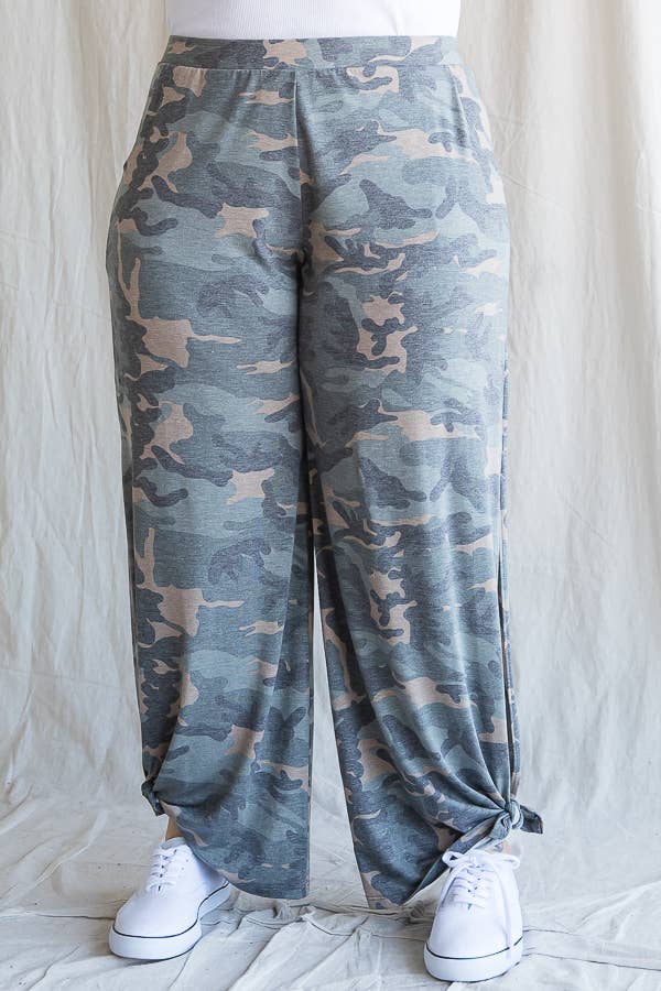 Camo Print Women's Pants Curvy