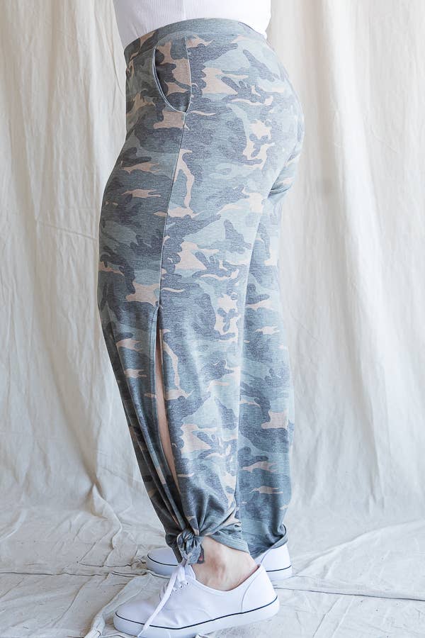 Camo Print Women's Pants Curvy