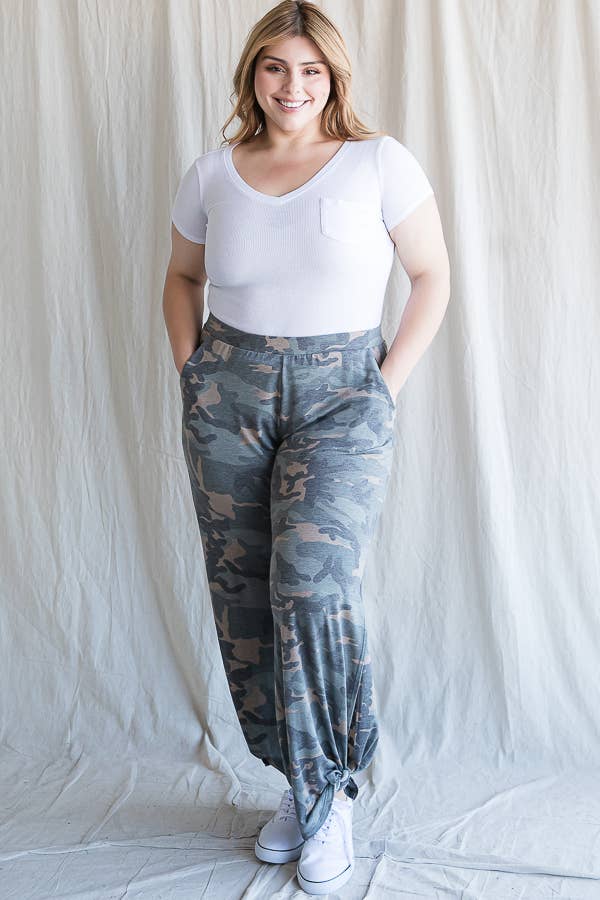 Camo Print Women's Pants Curvy