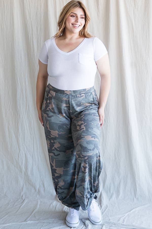 Camo Print Women's Pants Curvy