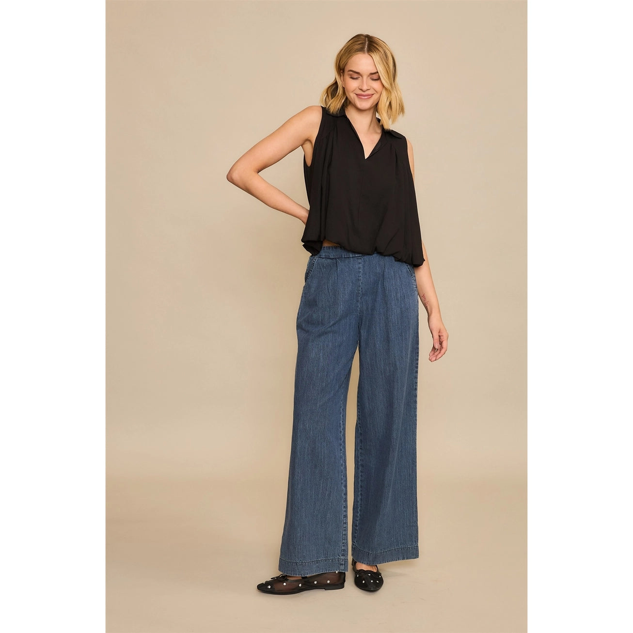 Bubble Hem Sleeveless Collar Top
