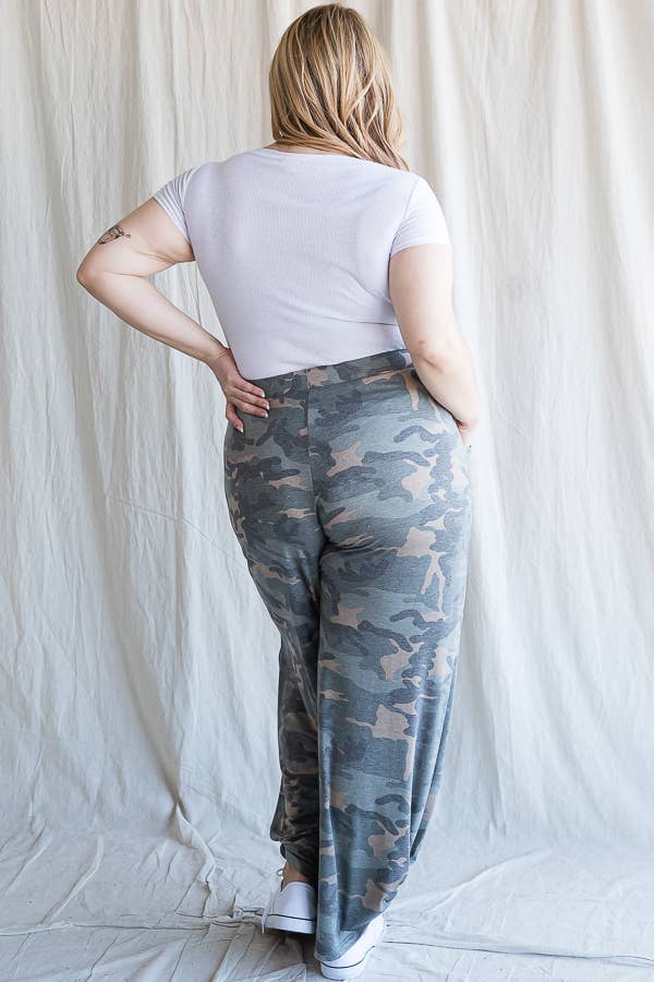 Camo Print Women's Pants Curvy
