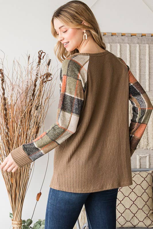 SOLID WAFFLE AND PLAID TOP WITH POCKET